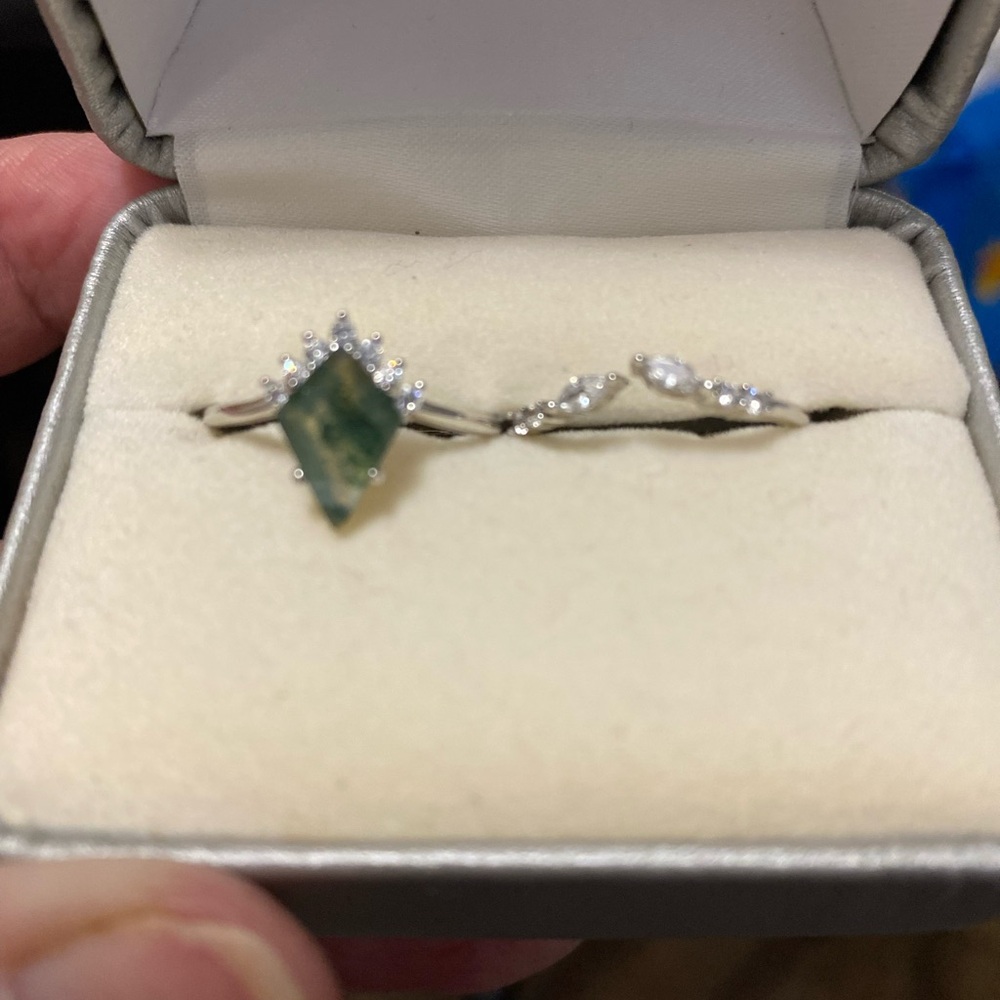 NWOT Sterling Silver kite shaped green Agate and CZ ring set sz 6